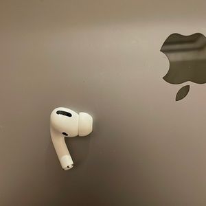 Left airpod pro